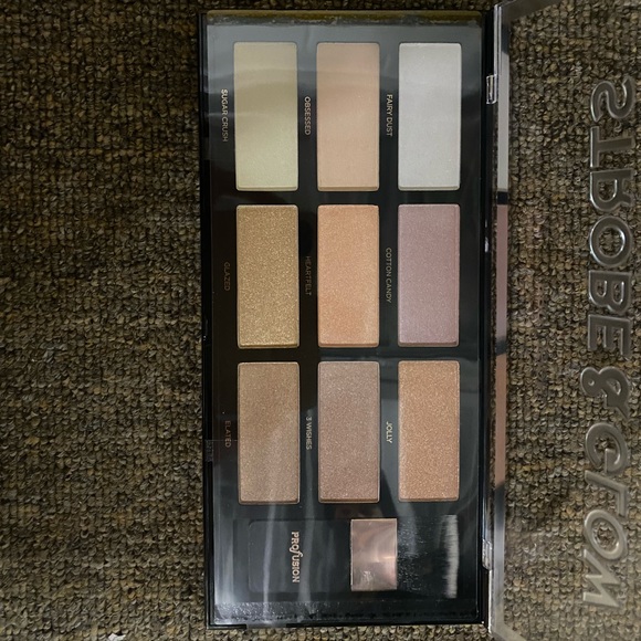 9 shade Highlights palette and brush - Picture 3 of 10